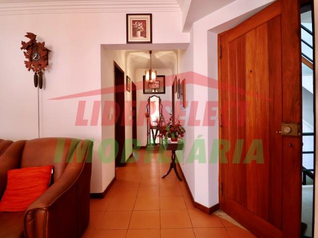 Apartamento T2 no centro de Santa Cruz: faça tudo a pé