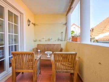 Apartamento T2 no Centro Histórico de Cascais com Garagem