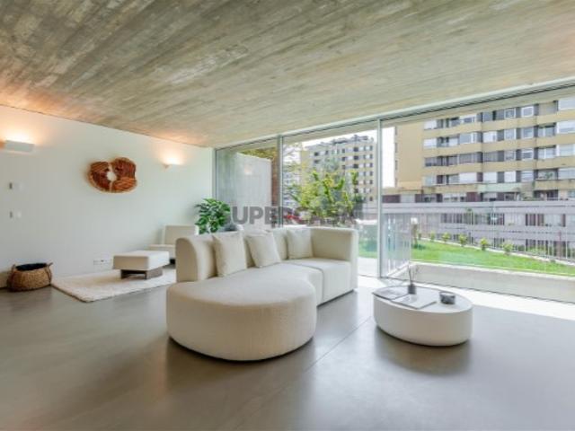 Apartamento T2 no condomínio As Camélias, no Foco, Porto