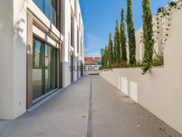 Apartamento T2 com terraço e garagem, em Cascais