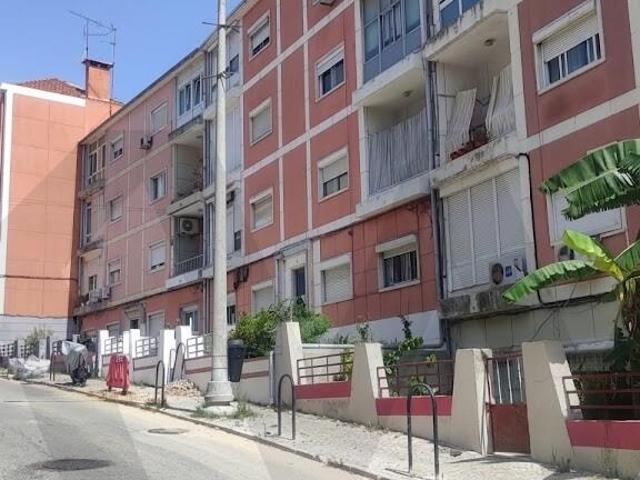 Apartamento T2 no Coração da Cova da Piedade – Localização Privilegiada