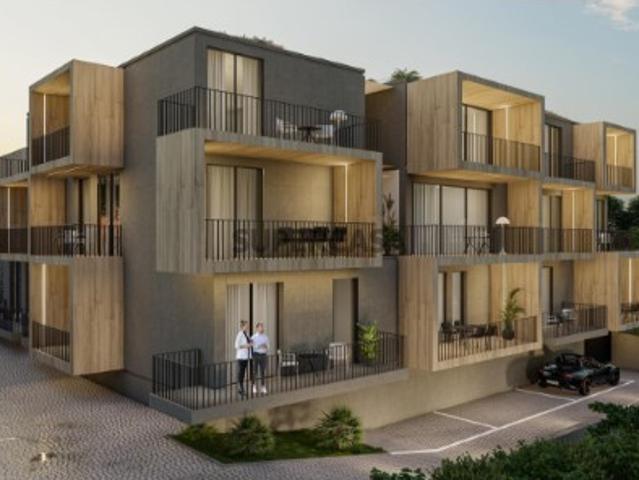 Apartamento T2 junto aos Barreiros em São Martinho
