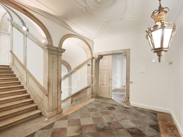 Apartamento T2, no Palácio Schindler, para arrendamento