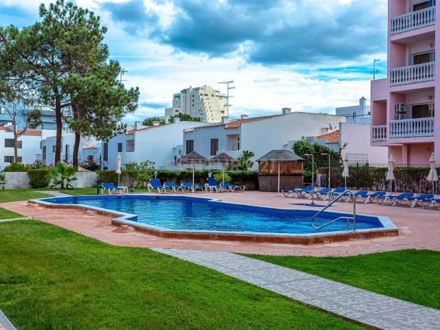 Apartamento T2 no Prestigiado Condomínio Fechado Parque dos Reis Monte Gordo, Algarve