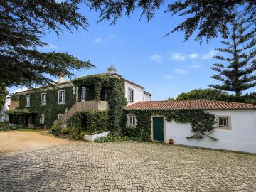 Apartamento T2, no primeiro andar de casa de charme, com excelente terraço em Sintra