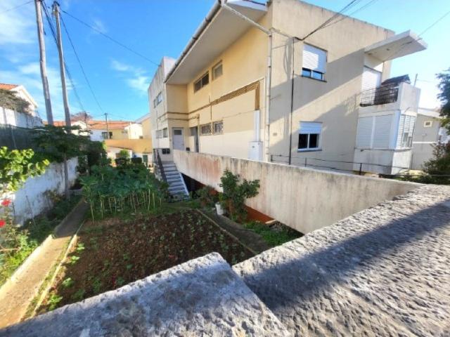 Apartamento T2, no rés do chão, no Centro de Alvide, em Cascais