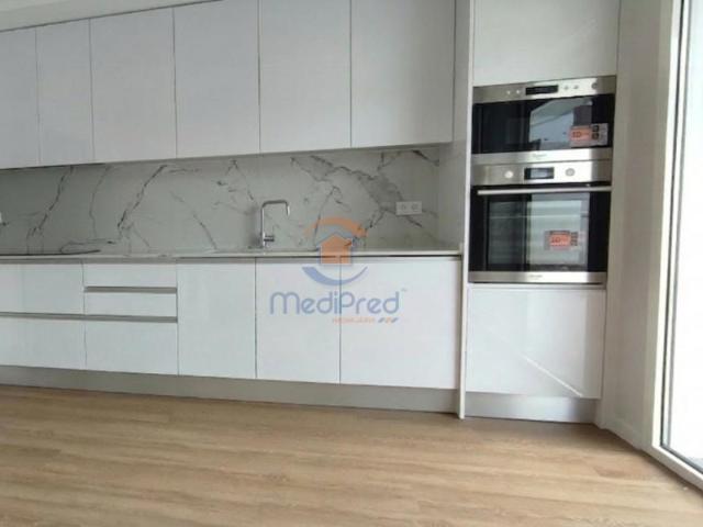 Apartamento T2 NOVO c/ BOX | Santo António dos Cavaleiros, Loures