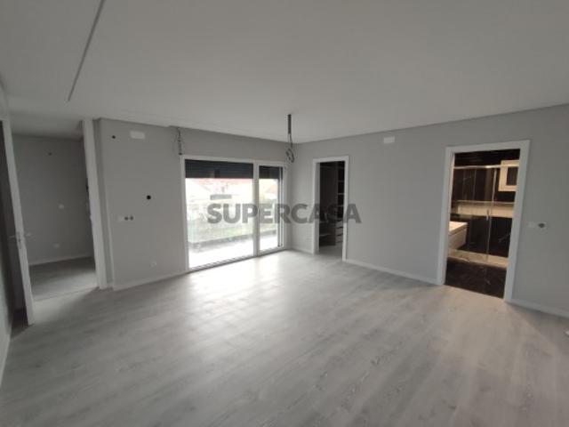 Apartamento T2 NOVO c/ BOX | Santo António dos Cavaleiros, Loures