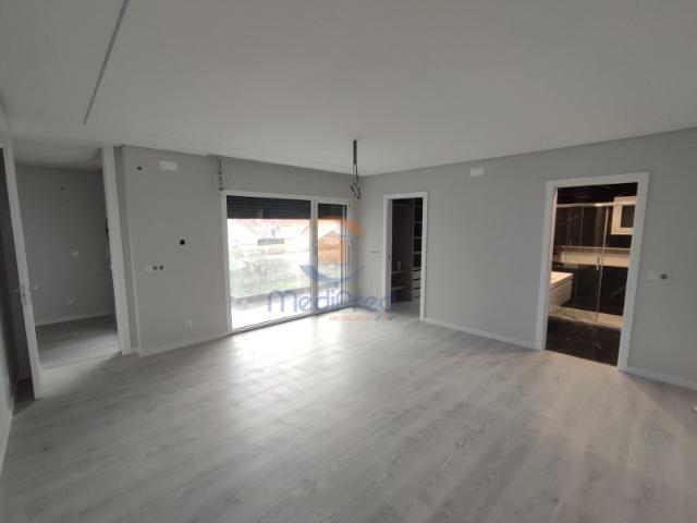 Apartamento T2 NOVO c/ BOX | Santo António dos Cavaleiros, Loures