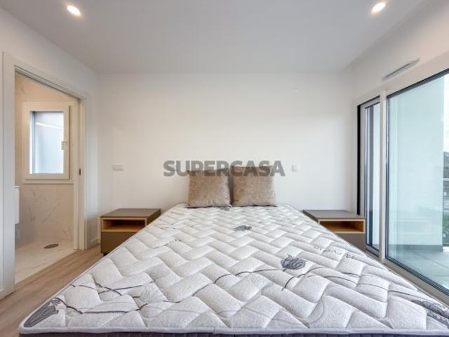Apartamento T2 Novo c/ Elevador, Garagem e Varanda Constância