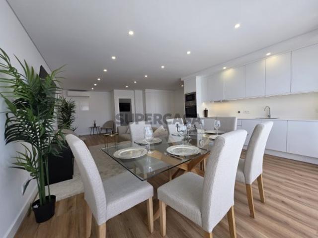 Apartamento T2 NOVO,com 118 M2,garagem em box 40m2 no centro da cidade de Olhão