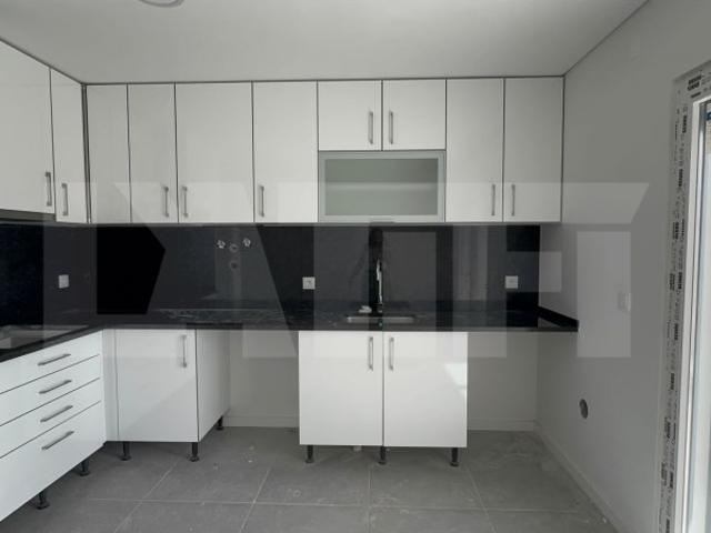 Apartamento T2 com 1 parqueamento, Quinta da Ladeira