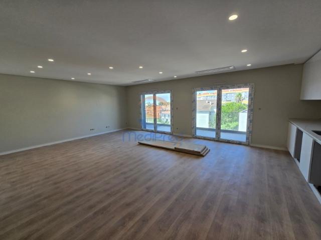 Apartamento T2 NOVO com Terraço de 20 m2 e BOX | Condomínio Privado, Loures
