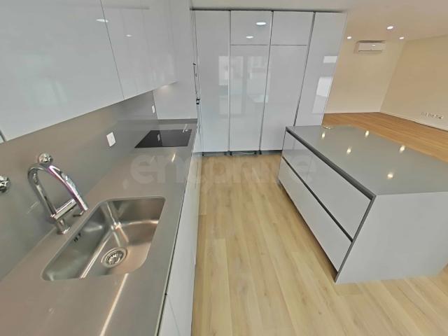 Apartamento T2 novo, com terraço de 59 m2, box com 32 m2, junto á Urbanização Colinas do Cruzeiro