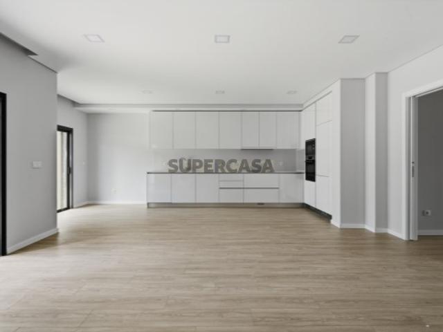 Apartamento T2 Novo com Terraço e Lugar de Garagem em Mafra