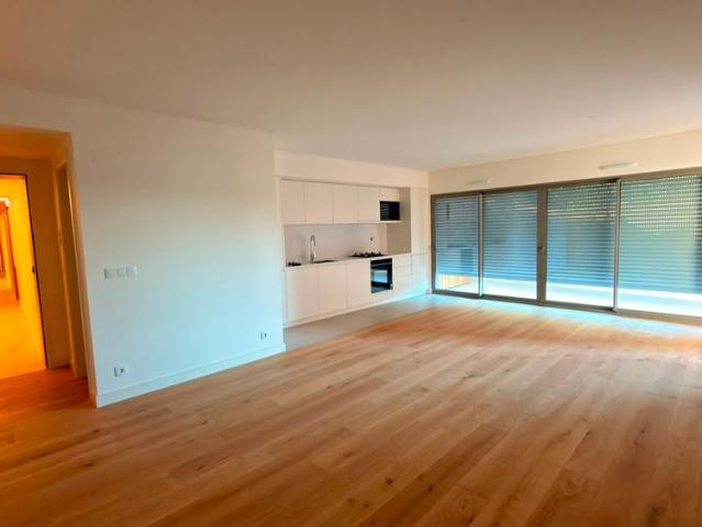 APARTAMENTO T2 NOVO COM TERRAÇO E VISTA RIO BAÍA DO SEIXAL