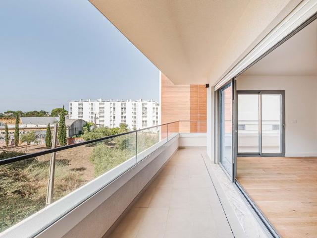 APARTAMENTO T2 NOVO COM TERRAÇO E VISTA RIO BAÍA DO SEIXAL