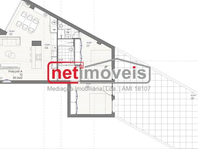 Apartamento T2 NOVO com Terraço Lugar de Garagem e Arrumo