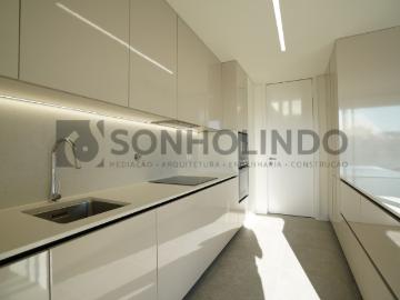 Apartamento T2 novo com varanda, exposição solar a nascente garagem fechada para 1 viatura