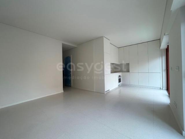 Apartamento T2 Novo com varanda e garagem
