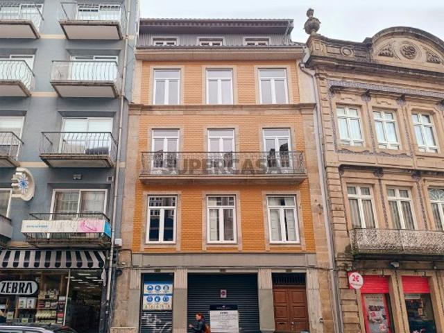 Apartamento T2 novo com varanda localizado na Rua dos Chãos, em pleno centro histórico de Braga