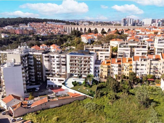 Apartamento T2 novo com arrecadação e garagem em Campolide 94m² Campolide