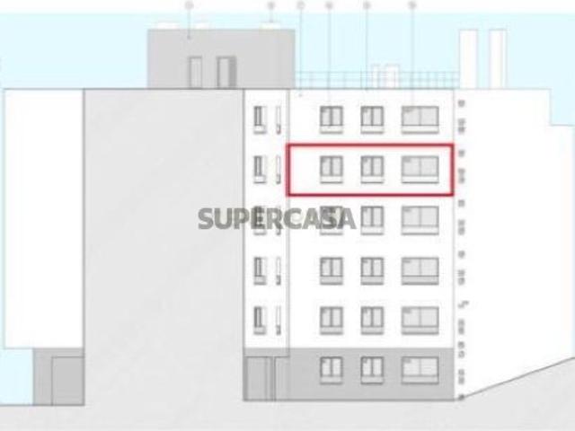 Apartamento T2 Novo, com arrecadação 1a linha junto ao Rio