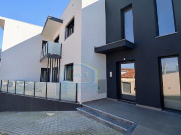 Apartamento T2 novo com dois lugares de estacionamento situado a poucos minutos da cidade de Torres Vedras