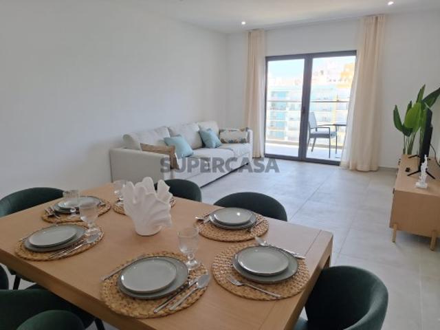 Apartamento T2 novo com garagem a 300 metros da Praia Armação de Pêra