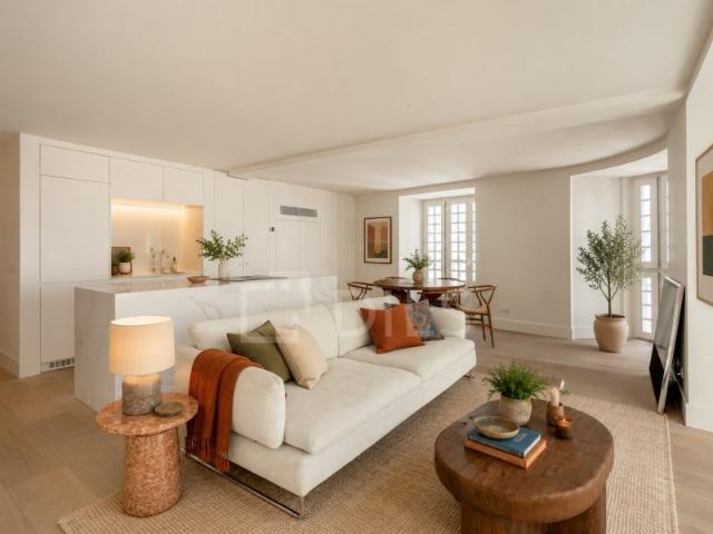 Apartamento T2 novo com garagem junto à Avenida da Liberdade