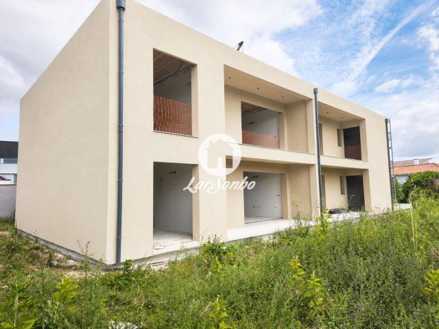 Apartamento T2 novo com jardim