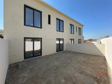 Apartamento T2 novo com logradouro e lugar de garagem em Fer. 80m² Ferreiros, Prozelo e Besteiros