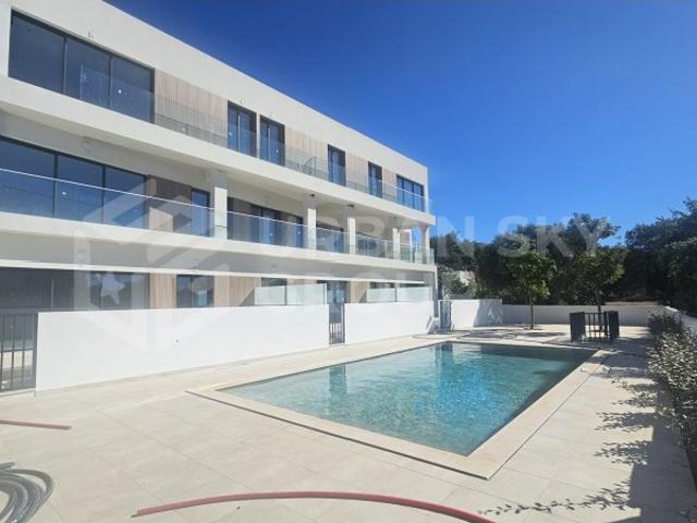 Apartamento T2 novo com Piscina e garagem em Almancil