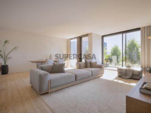Apartamento T2 novo, de duas frentes, com varandas e garagem fechada, com área bruta 158,60m2