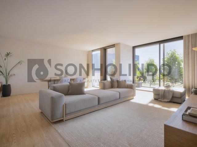 Apartamento T2 novo, de duas frentes, com varandas e garagem fechada, com área bruta 158,60m2