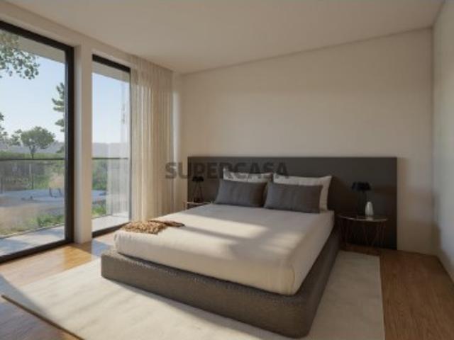 Apartamento T2 novo, de duas frentes, com varandas e garagem fechada, com área bruta 162,70m2
