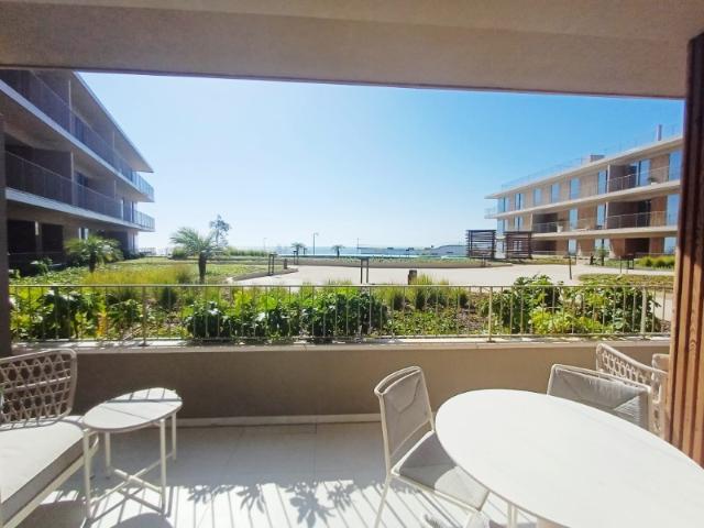 Apartamento T2 Novo de Luxo em Condomínio Exclusivo, Frente Mar em Quarteira