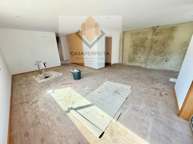 Apartamento T2 NOVO de 2 Frentes com 131m2, Varanda e Lugar de Garagem Nogueira da Regedoura