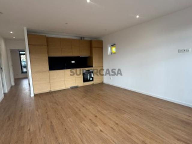 Apartamento T2 novo em Manique de Cima com espaços verdes e excelentes acessos