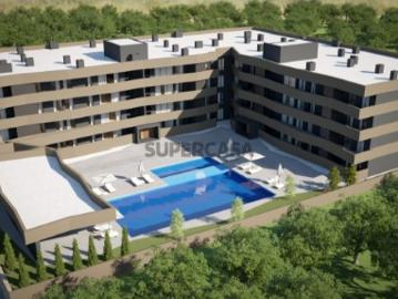 Apartamento T2, Novo, em Moreira da Maia, com churrasqueira na varanda, inserido em condomínio fechado com piscina, campo de pádel, parque infantil, sala de condomínio com cozinha equipada e ginásio