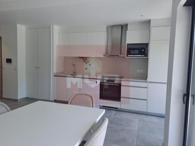 Apartamento T2 Novo, para arrendar num 4º andar em Faro