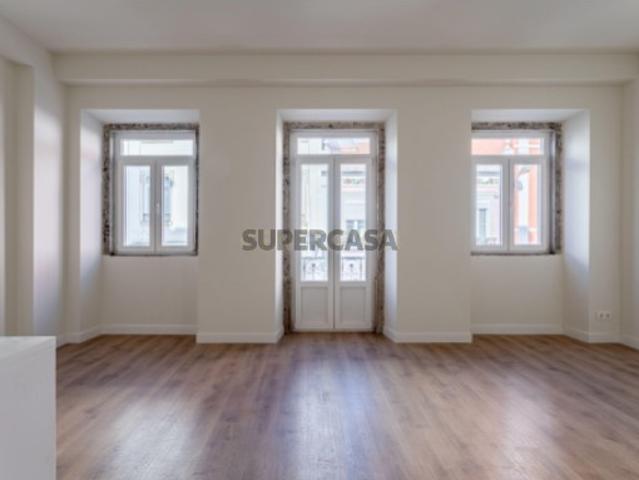 Apartamento T2 NOVO para Venda, em Campolide Construção de Excelência com Traça Tradicional