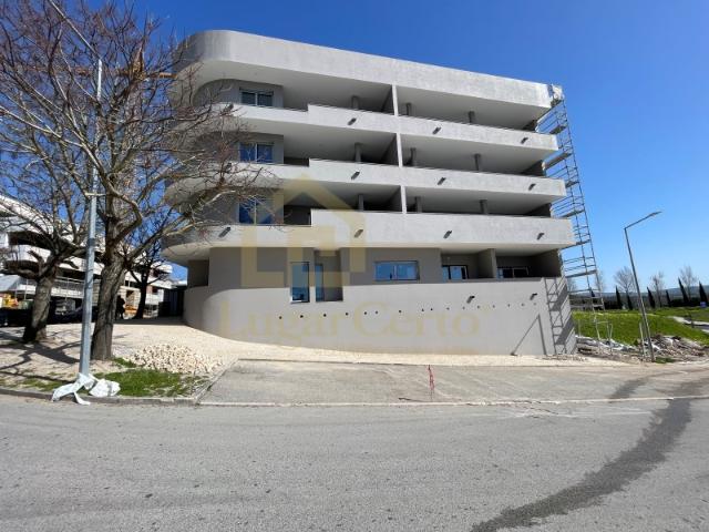 Apartamento T2 novo vista mar e castelo Corredoura Sesimbra