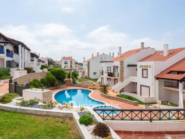 Apartamento T2, num condomínio com piscina, em São Martinho do Porto