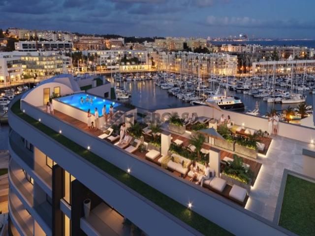 Apartamento T2 num condomínio de luxo com piscinas e Jacuzzi na cobertura oferecendo magníficas vistas sobre o mar