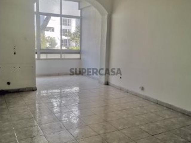 APARTAMENTO T2, OEIRAS REMODELADO