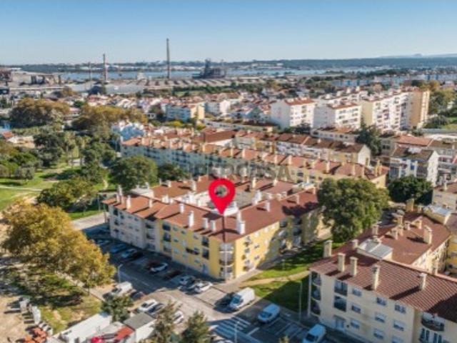 Apartamento T2 Paio Pires com Terraço