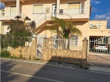 Apartamento T2 para alugar ao ano em Vale Judeu