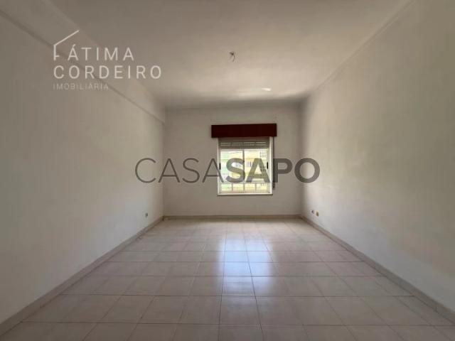 Apartamento T2 para alugar em Almada