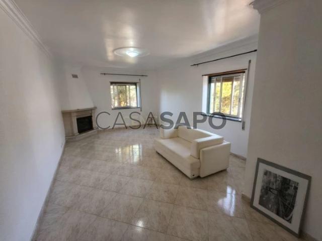 Apartamento T2 para alugar em Almada